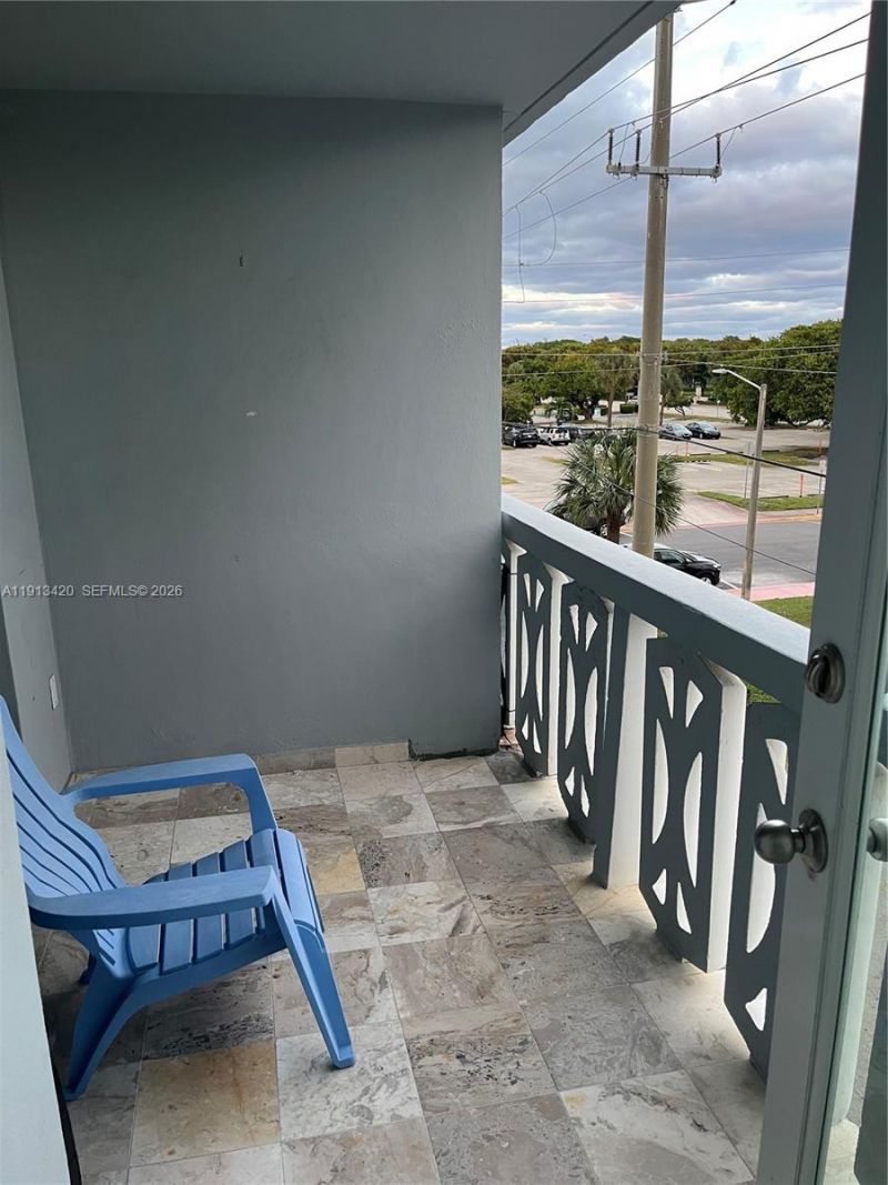 8233 Harding Ave, Unit 305, Miami Beach, FL 33141 Photo