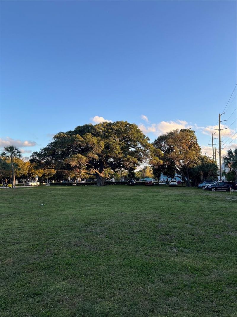 8233 Harding Ave, Unit 305, Miami Beach, FL 33141 Photo