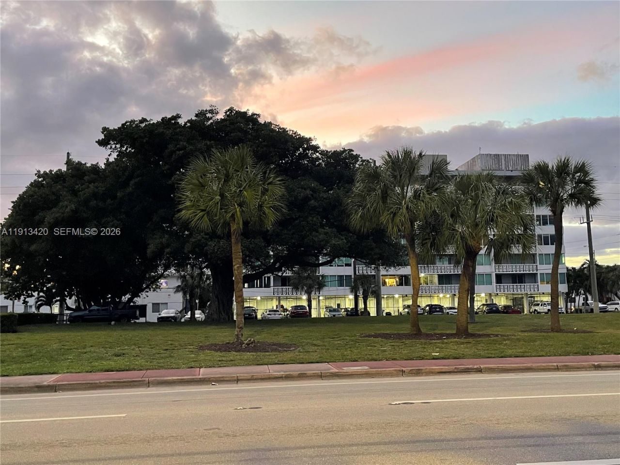 8233 Harding Ave, Unit 305, Miami Beach, FL 33141 Photo