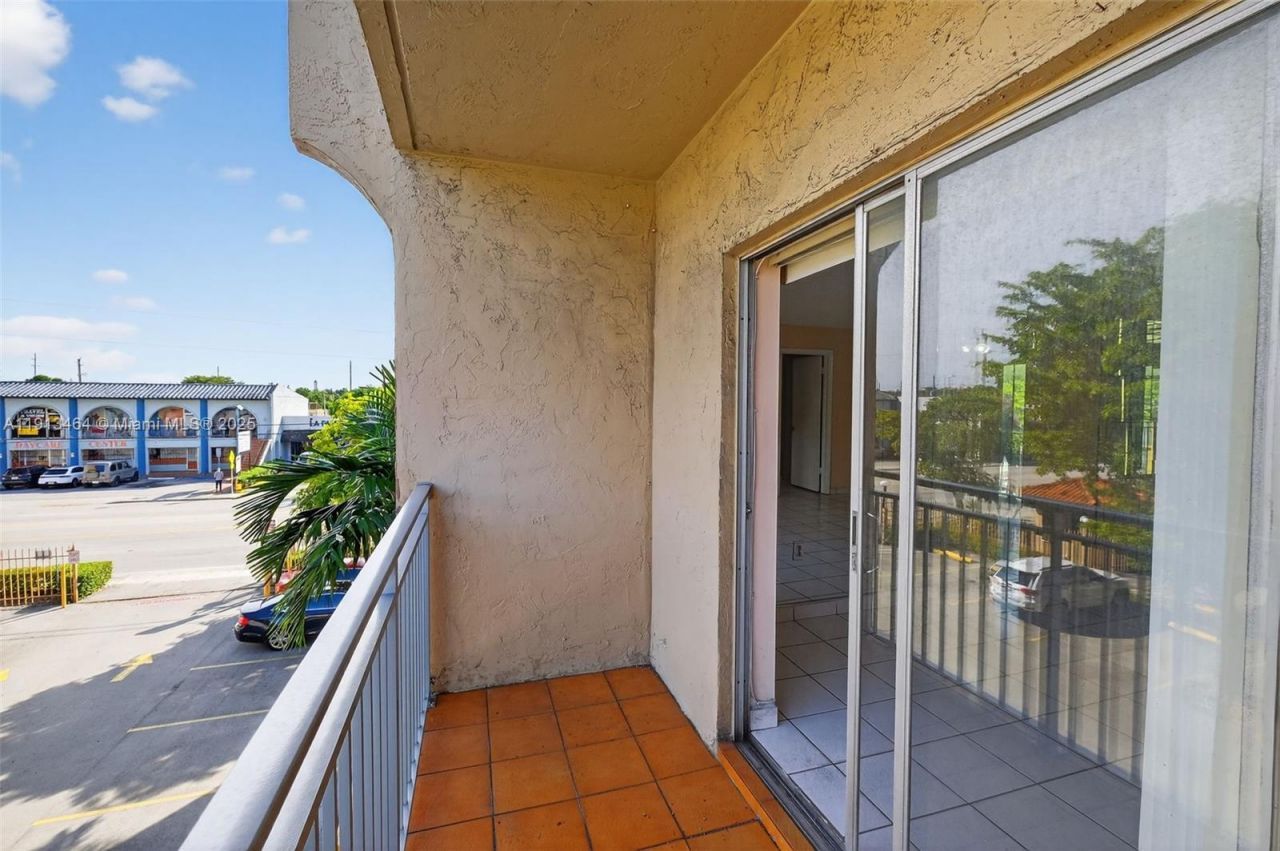4841 NW 7th St, Unit 309-4, Miami, FL 33126 Photo