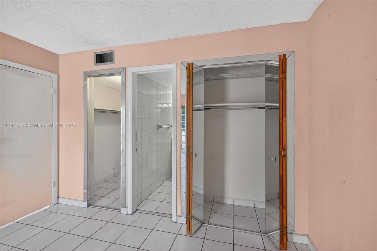 4841 NW 7th St, Unit 309-4, Miami, FL 33126 Photo