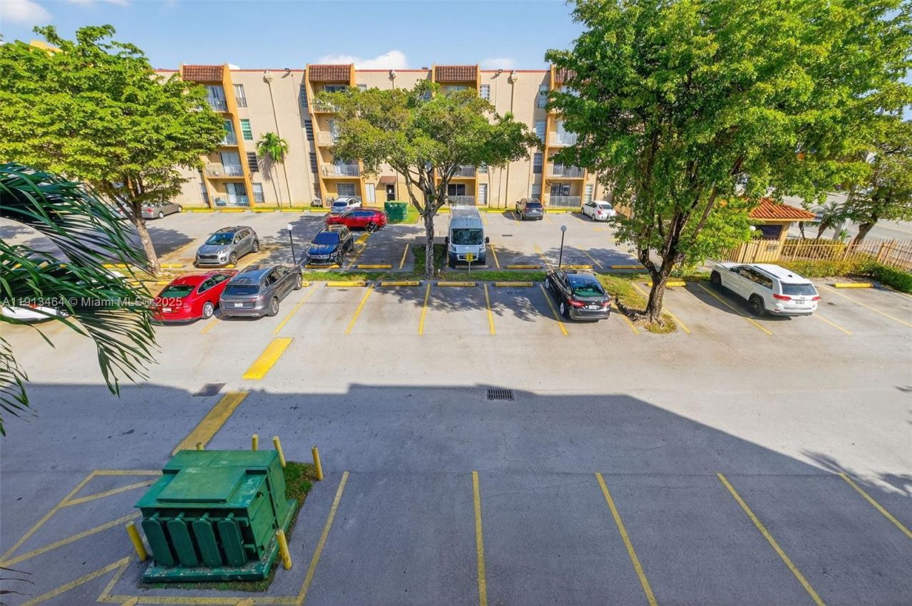4841 NW 7th St, Unit 309-4, Miami, FL 33126 Photo