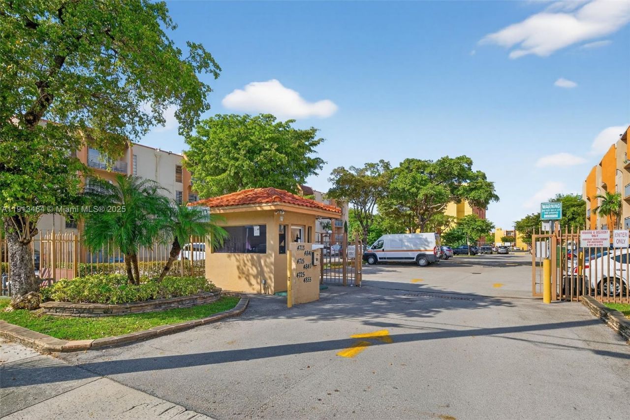 4841 NW 7th St, Unit 309-4, Miami, FL 33126 Photo