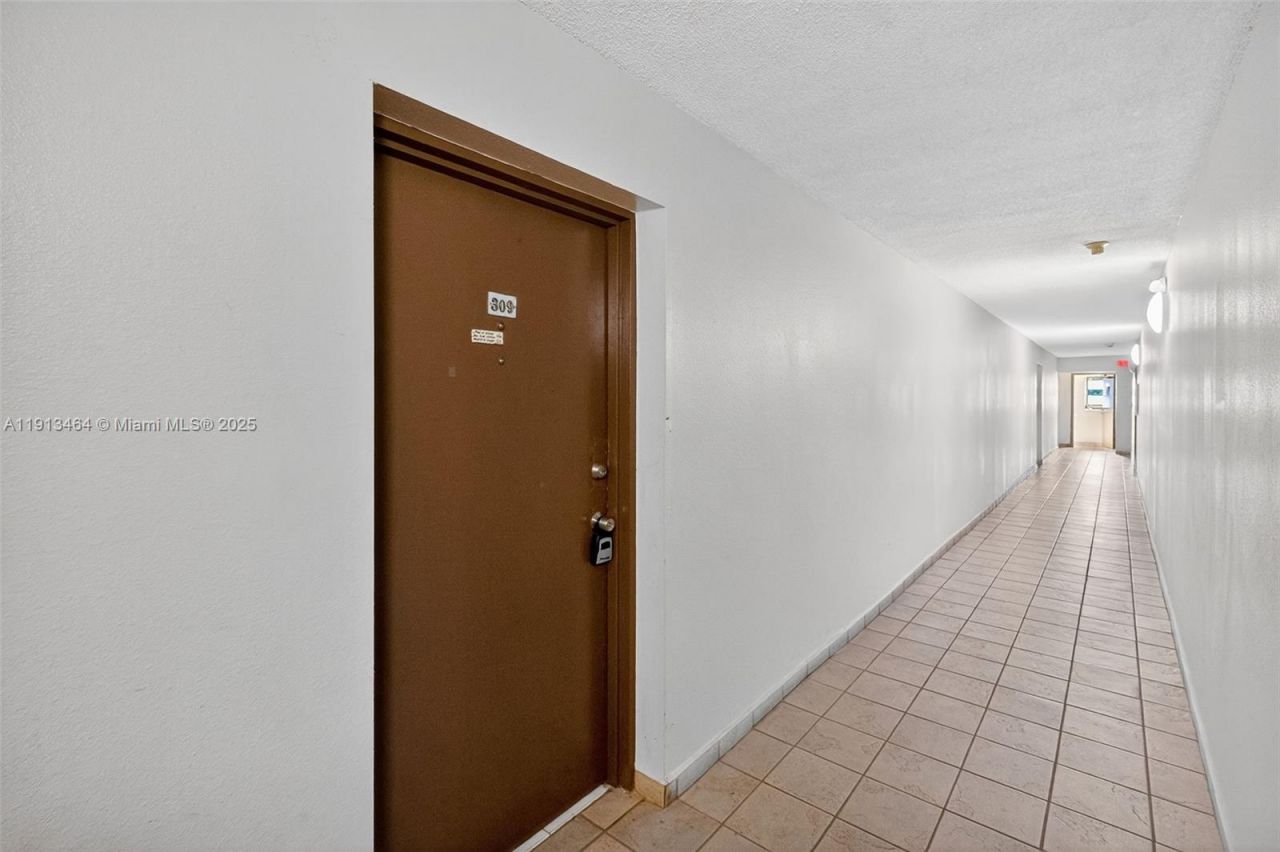 4841 NW 7th St, Unit 309-4, Miami, FL 33126 Photo