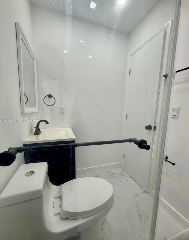 7521 NE 2nd Ct, Unit 4, Miami, FL 33138 Photo