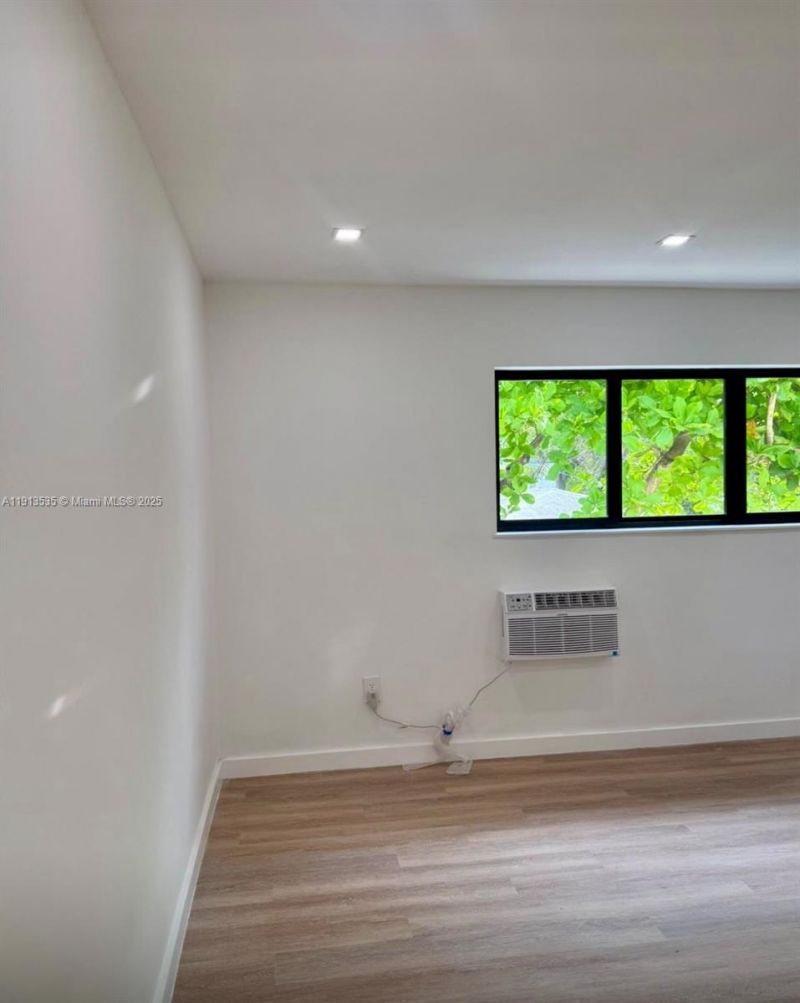 7521 NE 2nd Ct, Unit 4, Miami, FL 33138 Photo