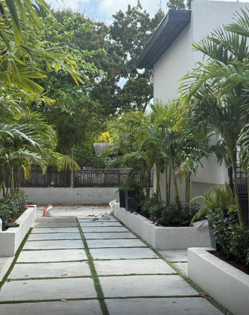 7521 NE 2nd Ct, Unit 4, Miami, FL 33138 Photo