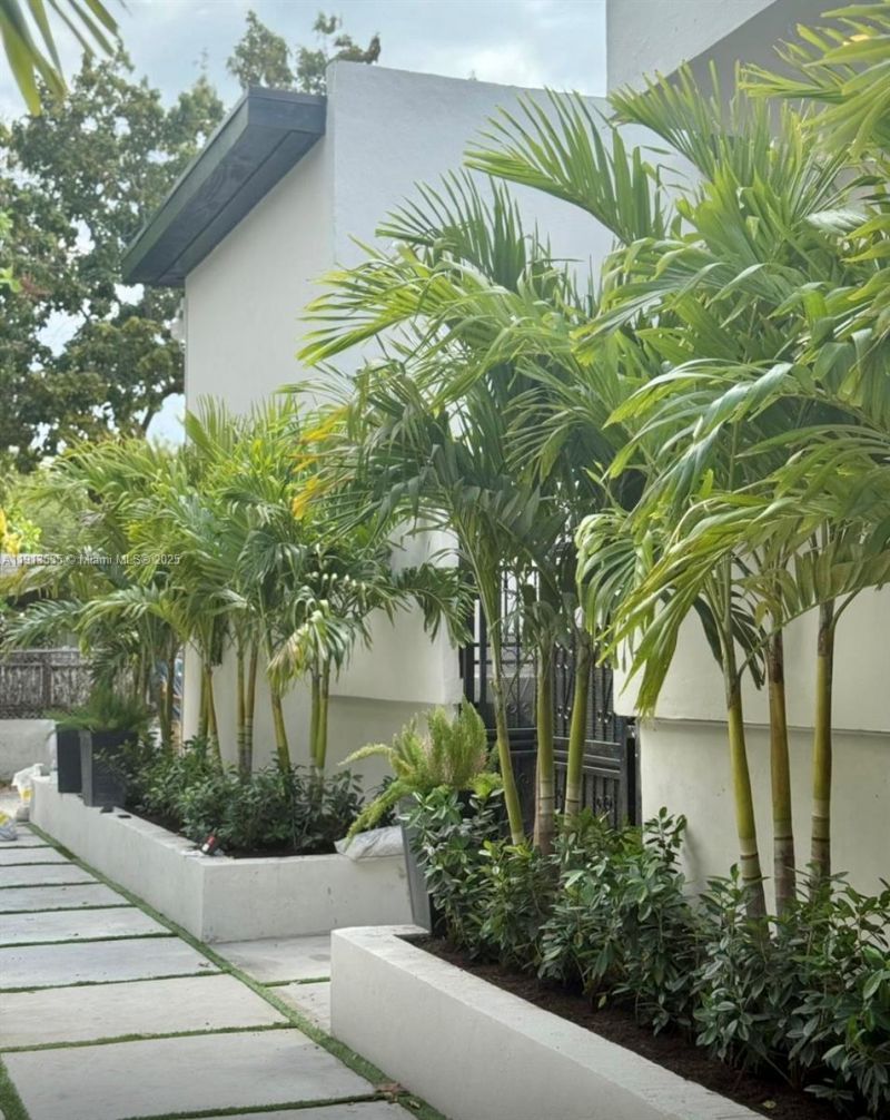 7521 NE 2nd Ct, Unit 4, Miami, FL 33138 Photo