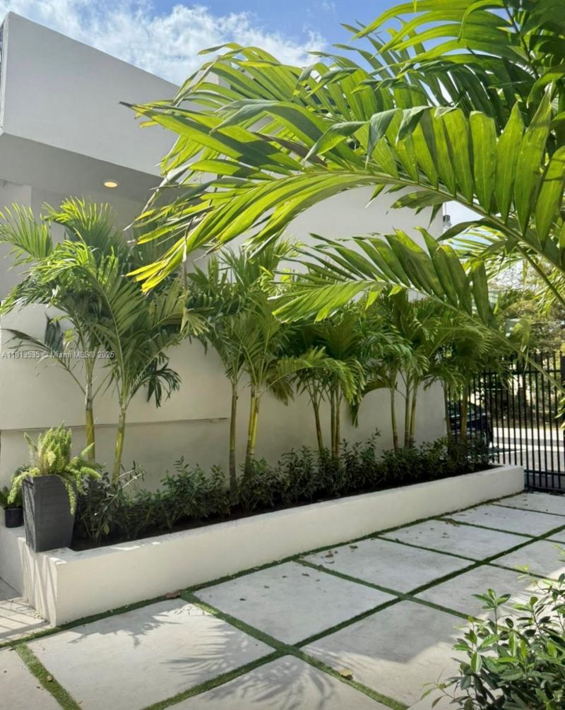 7521 NE 2nd Ct, Unit 4, Miami, FL 33138 Photo