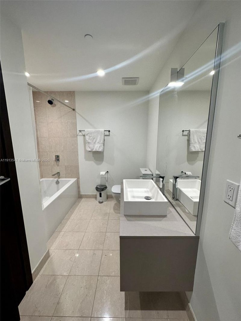1000 Brickell Plaza, Unit 3907, Miami, FL 33131 Photo