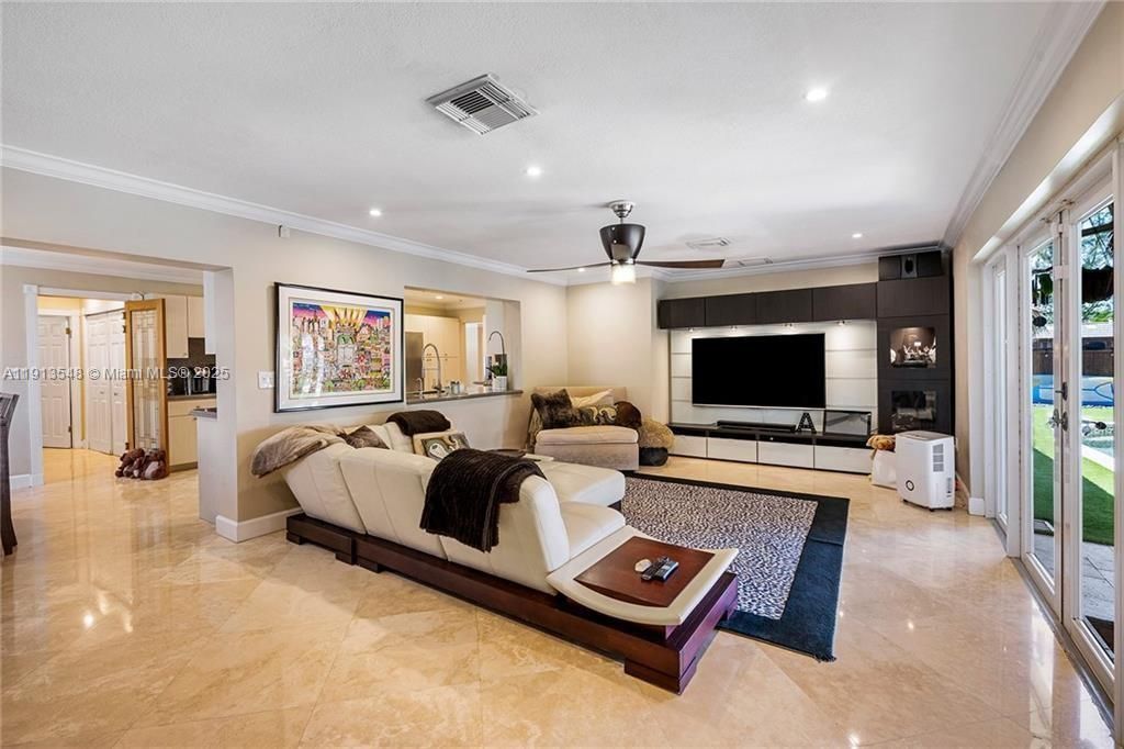 21280 NE 23rd Ave, Miami, FL 33180 Photo