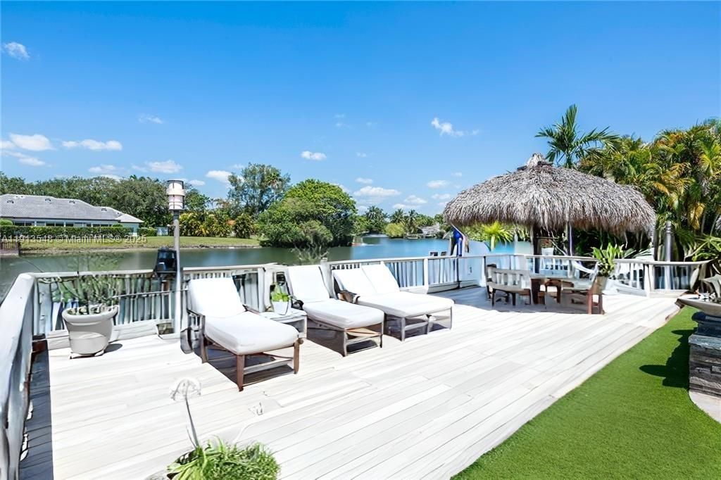 21280 NE 23rd Ave, Miami, FL 33180 Photo