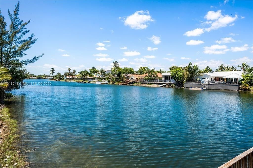 21280 NE 23rd Ave, Miami, FL 33180 Photo