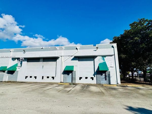 7953 NW 64th St, Medley, FL 33166