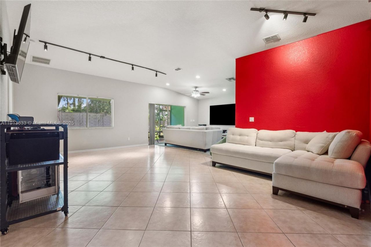 1924 SW Jamesport Dr, Port Saint Lucie, FL 34953 Photo