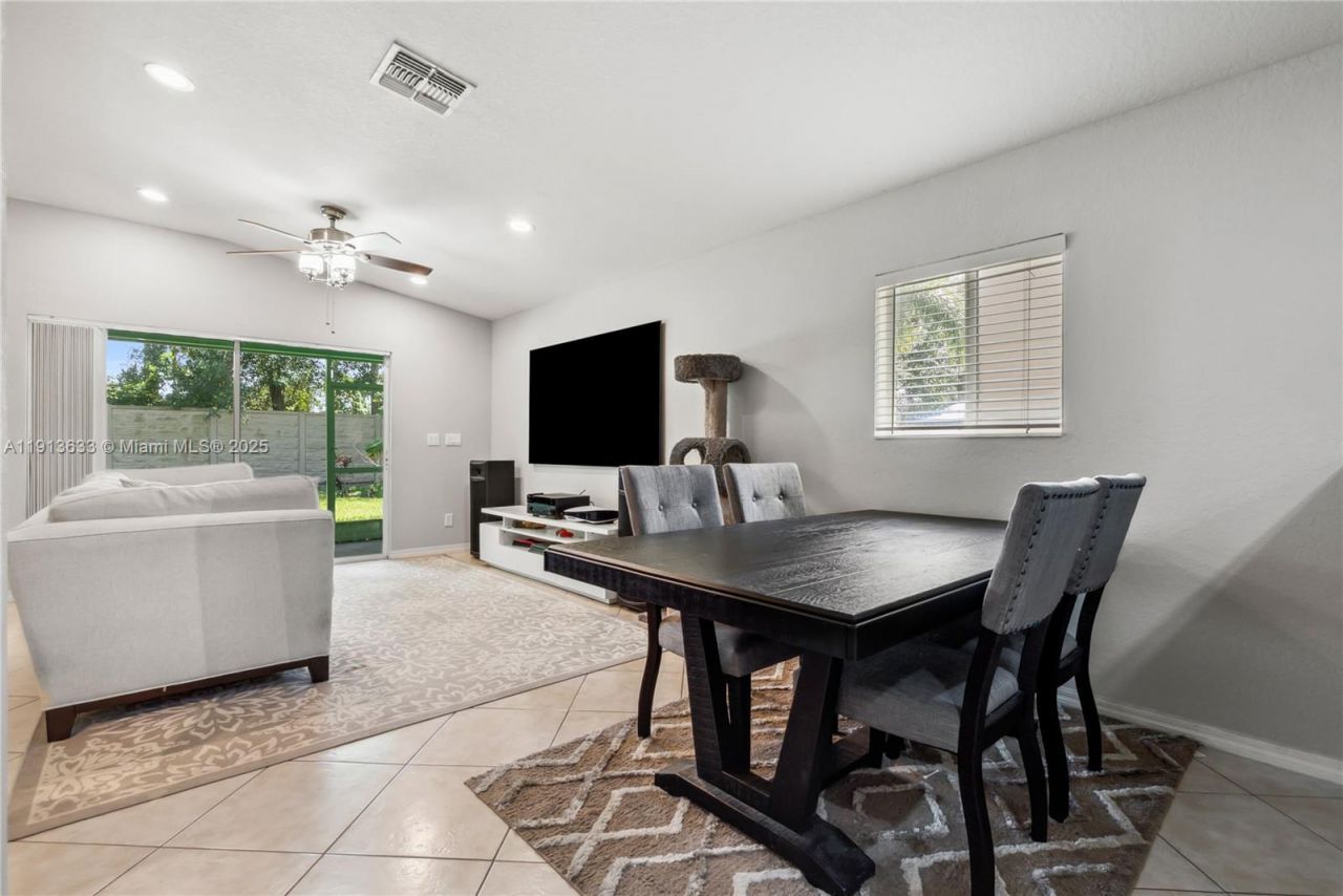 1924 SW Jamesport Dr, Port Saint Lucie, FL 34953 Photo