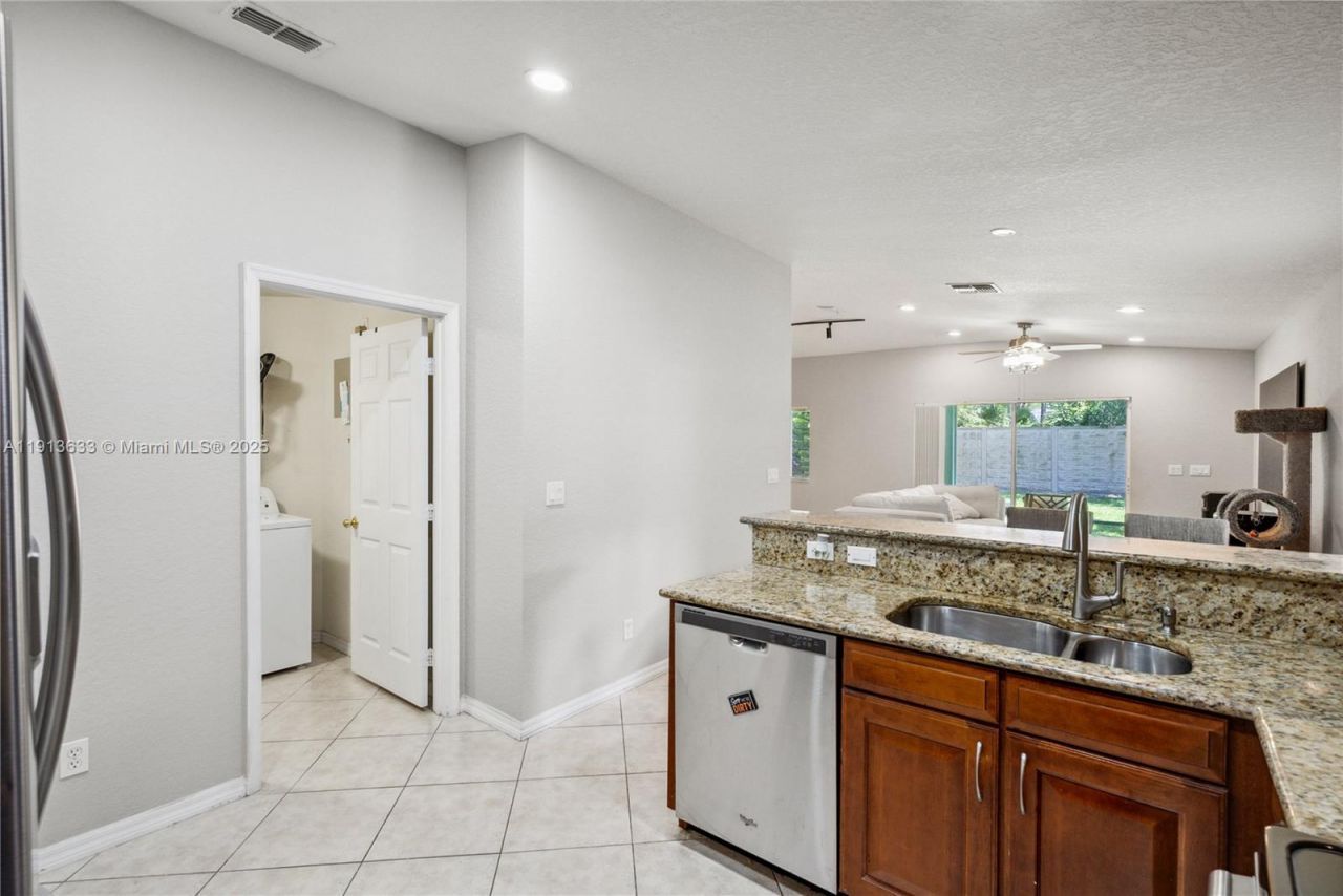 1924 SW Jamesport Dr, Port Saint Lucie, FL 34953 Photo