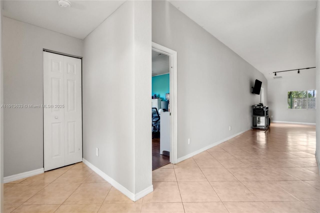 1924 SW Jamesport Dr, Port Saint Lucie, FL 34953 Photo