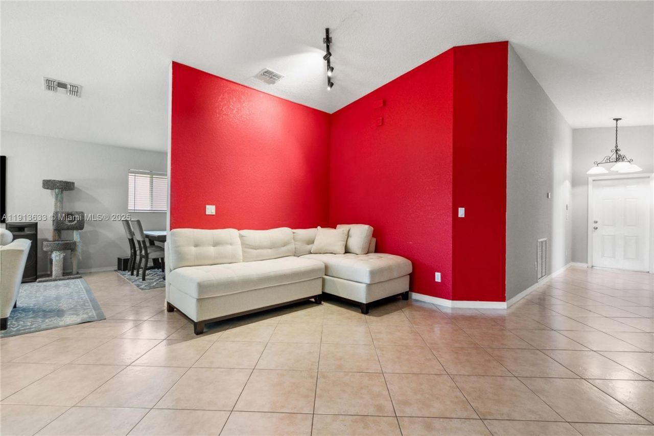 1924 SW Jamesport Dr, Port Saint Lucie, FL 34953 Photo