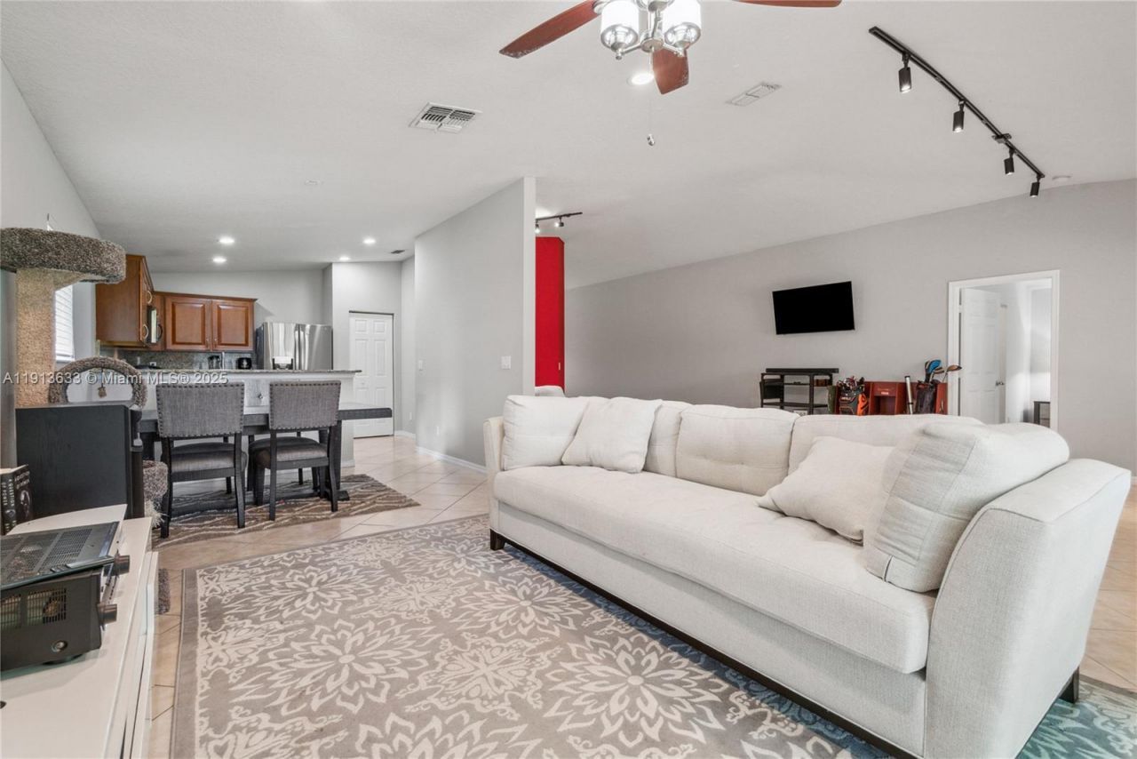 1924 SW Jamesport Dr, Port Saint Lucie, FL 34953 Photo