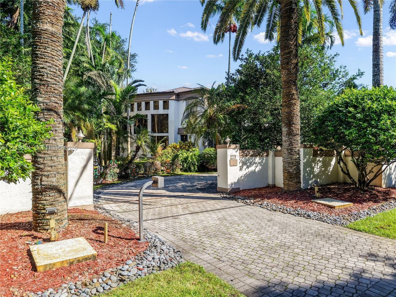 10395 SW 67th Ave, Pinecrest, FL 33156 Photo