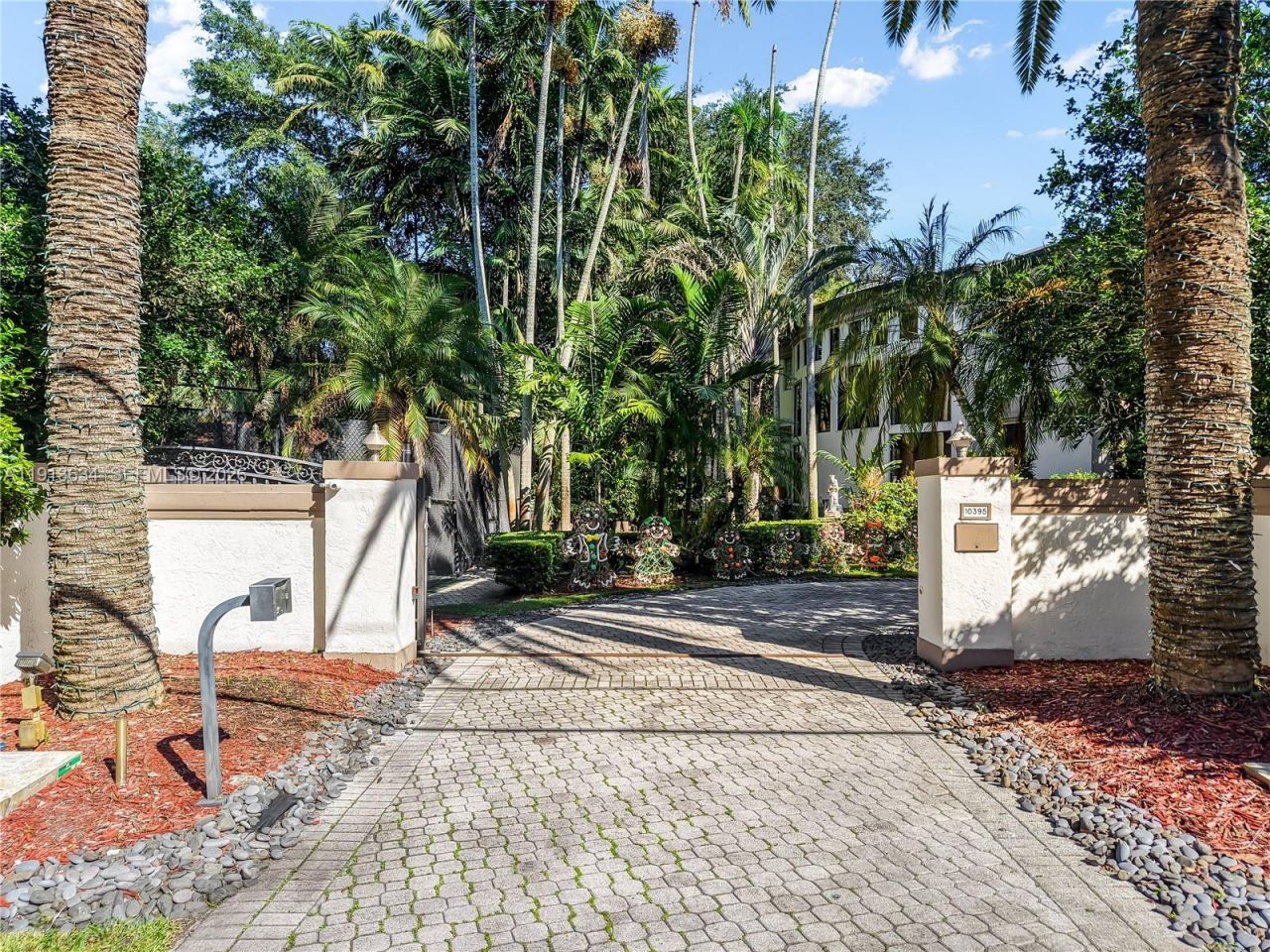 10395 SW 67th Ave, Pinecrest, FL 33156 Photo