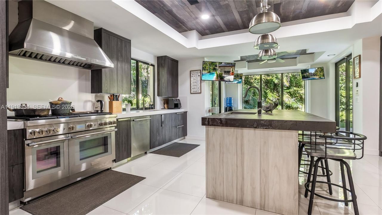 10395 SW 67th Ave, Pinecrest, FL 33156 Photo