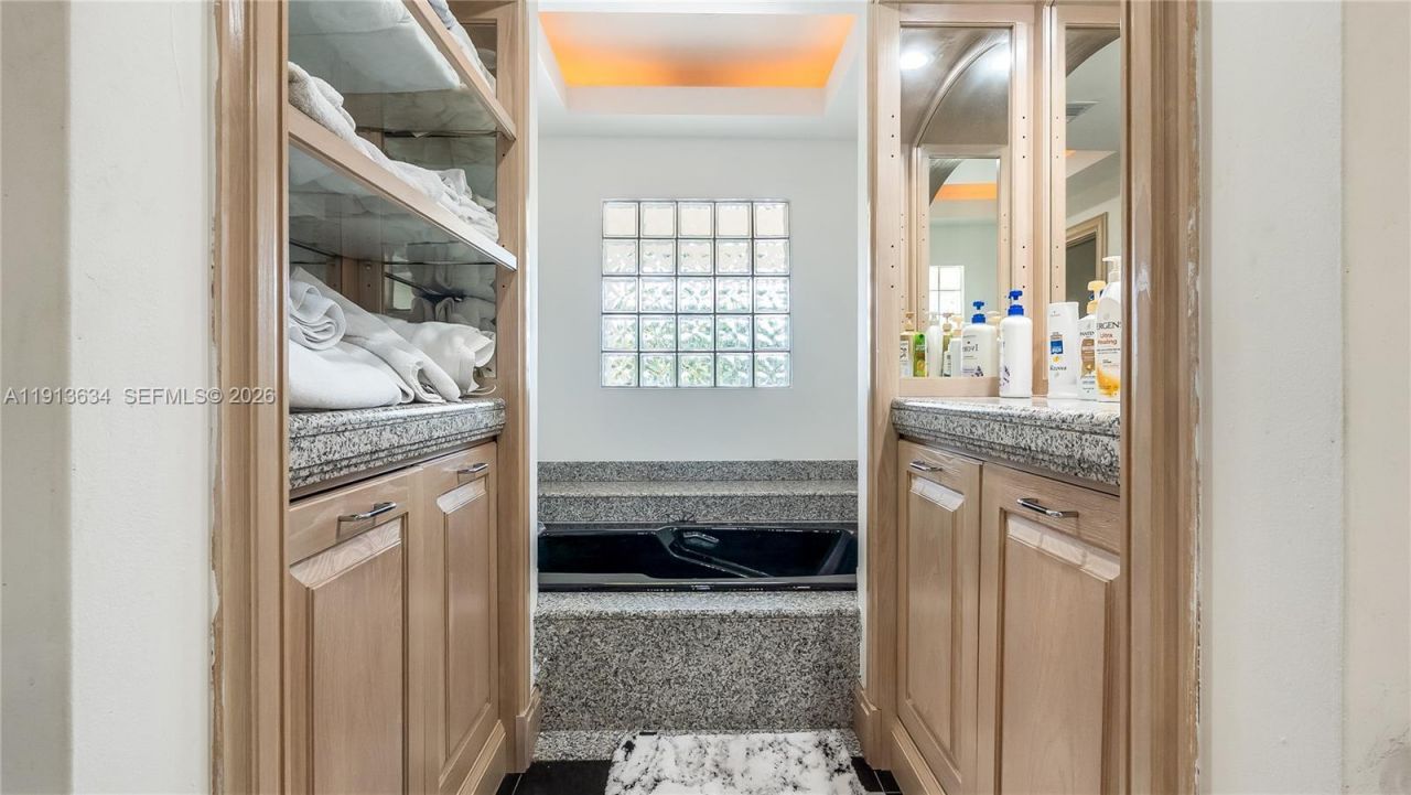 10395 SW 67th Ave, Pinecrest, FL 33156 Photo