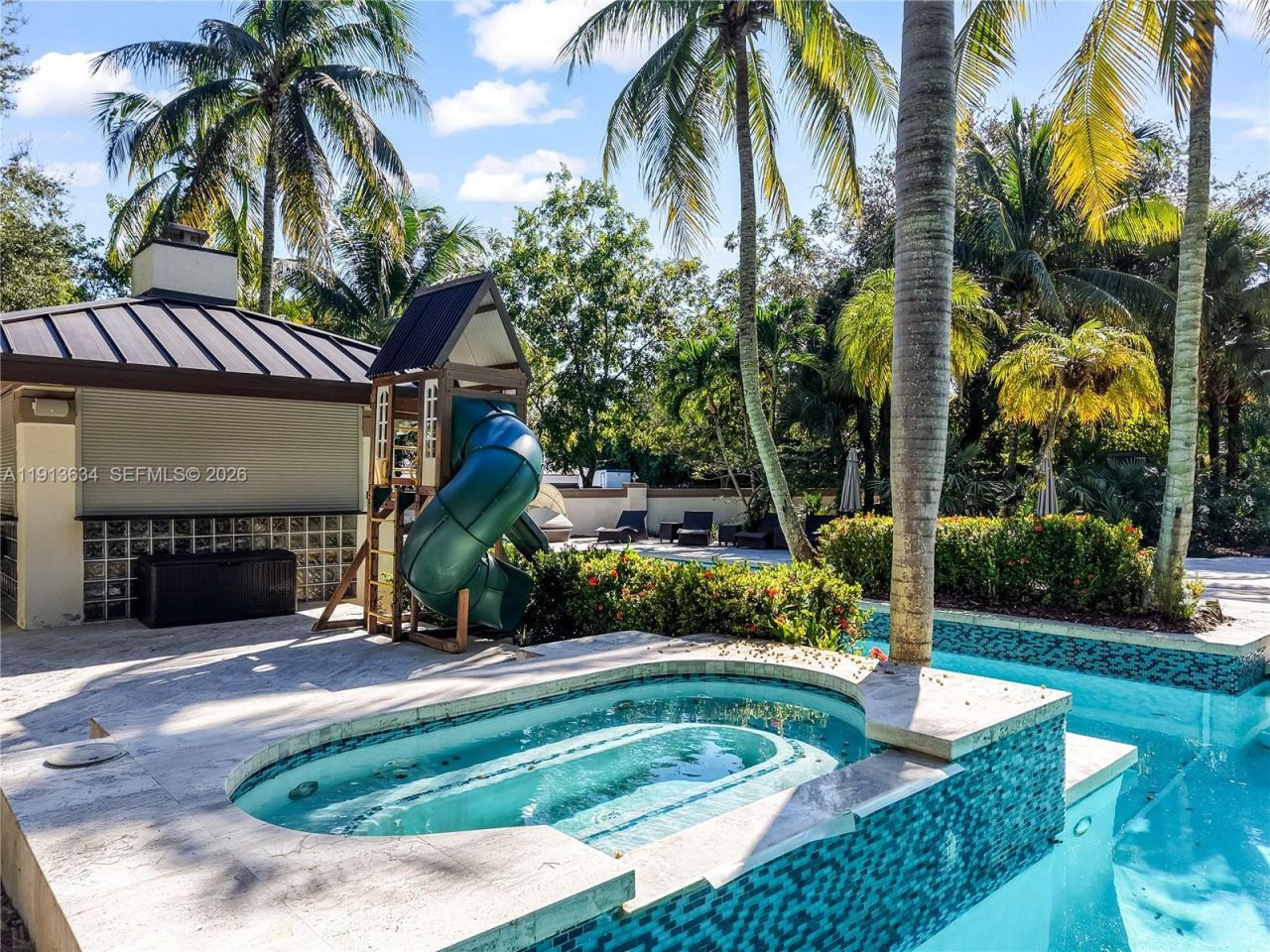 10395 SW 67th Ave, Pinecrest, FL 33156 Photo