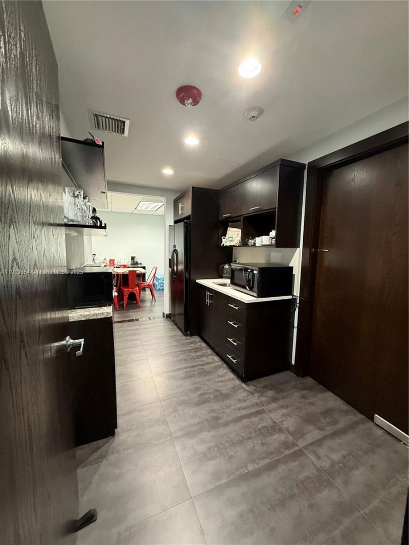 9450 SW 72nd St, Miami, FL 33173 Photo