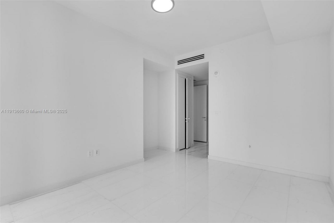 300 Biscayne Boulevard Way, Unit 3009W, Miami, FL 33131 Photo