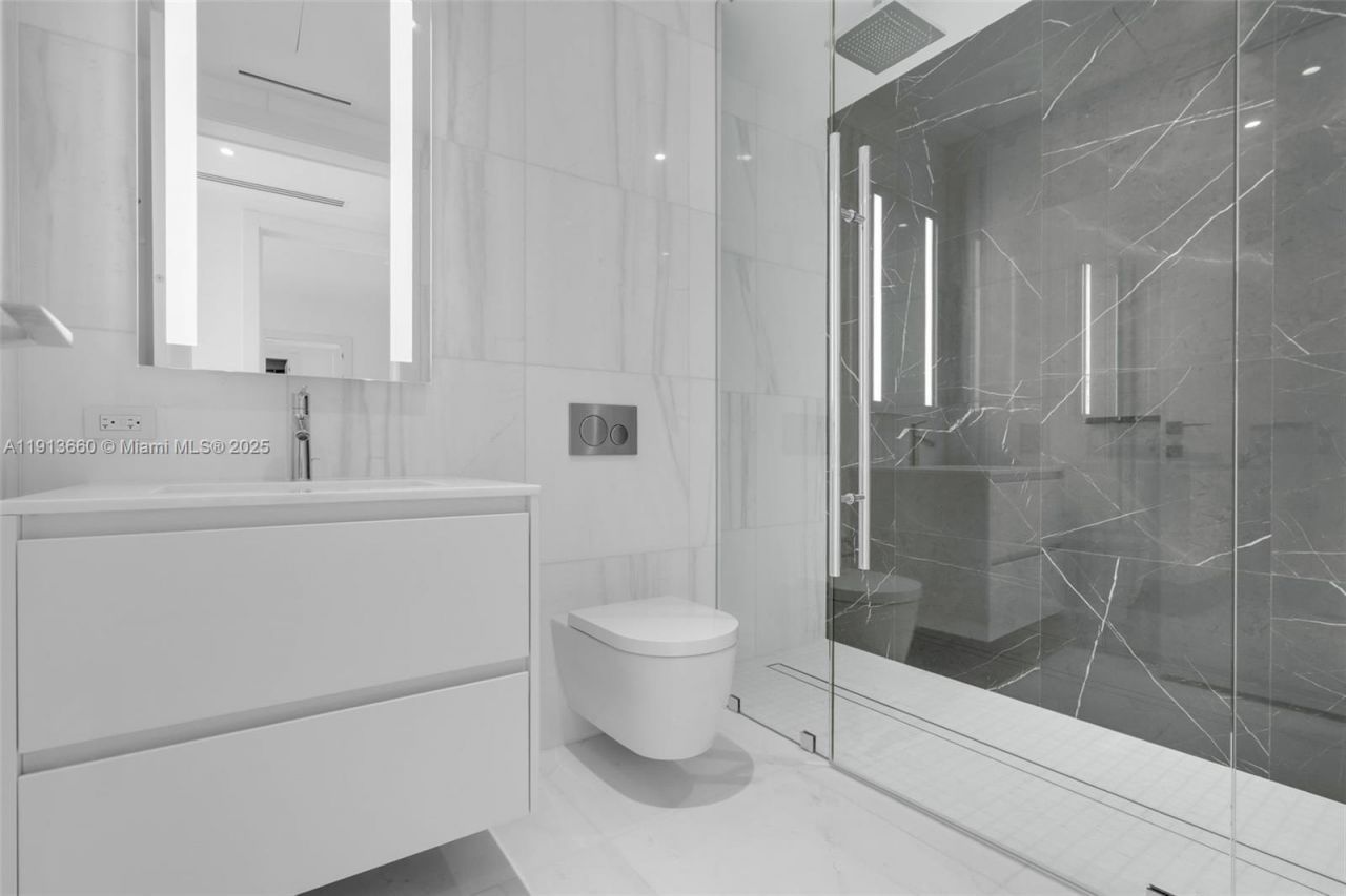 300 Biscayne Boulevard Way, Unit 3009W, Miami, FL 33131 Photo