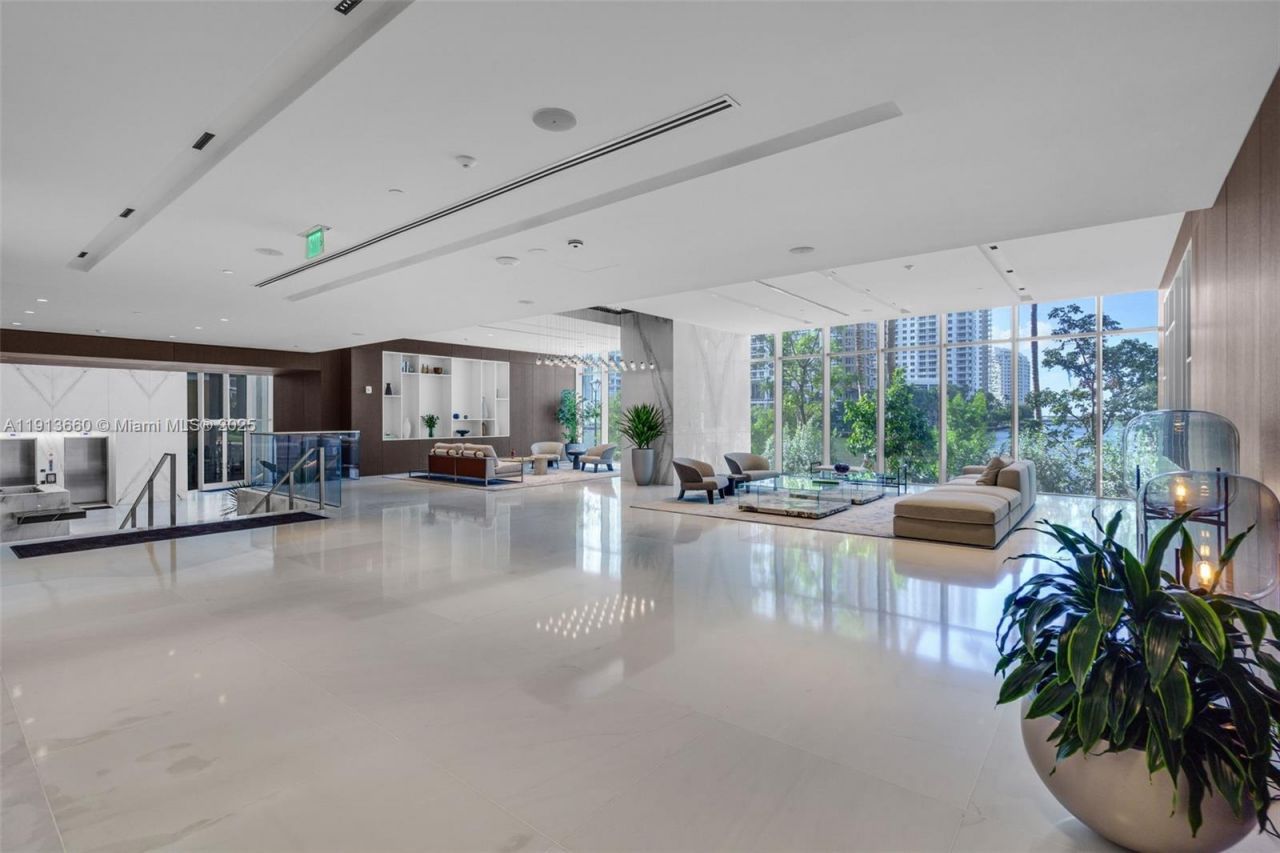 300 Biscayne Boulevard Way, Unit 3009W, Miami, FL 33131 Photo
