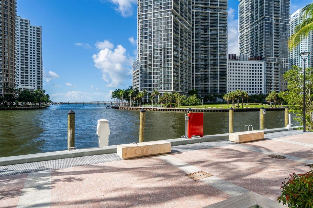 300 Biscayne Boulevard Way, Unit 3009W, Miami, FL 33131 Photo
