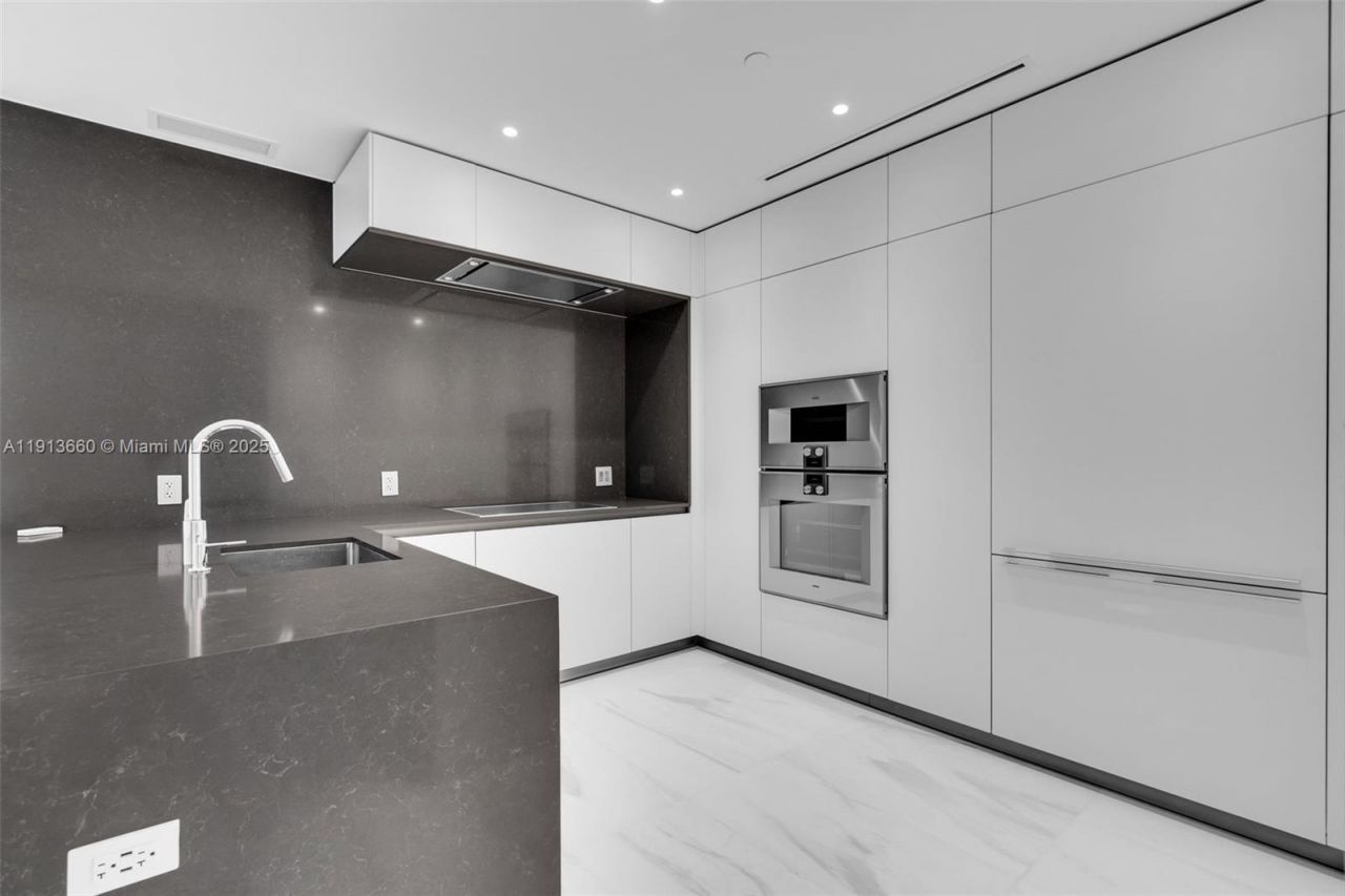 300 Biscayne Boulevard Way, Unit 3009W, Miami, FL 33131 Photo