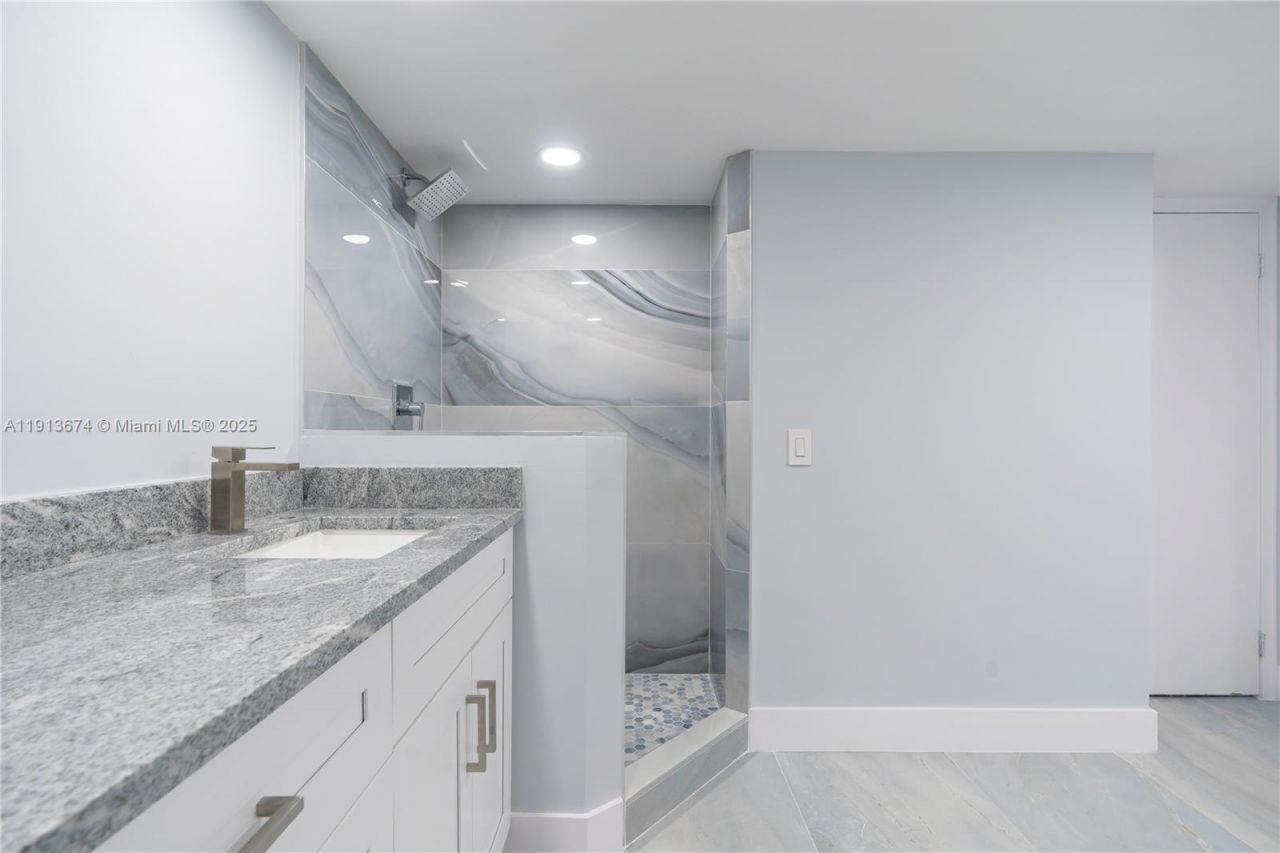 2751 S Ocean Dr, Unit 1008N, Hollywood, FL 33019 Photo