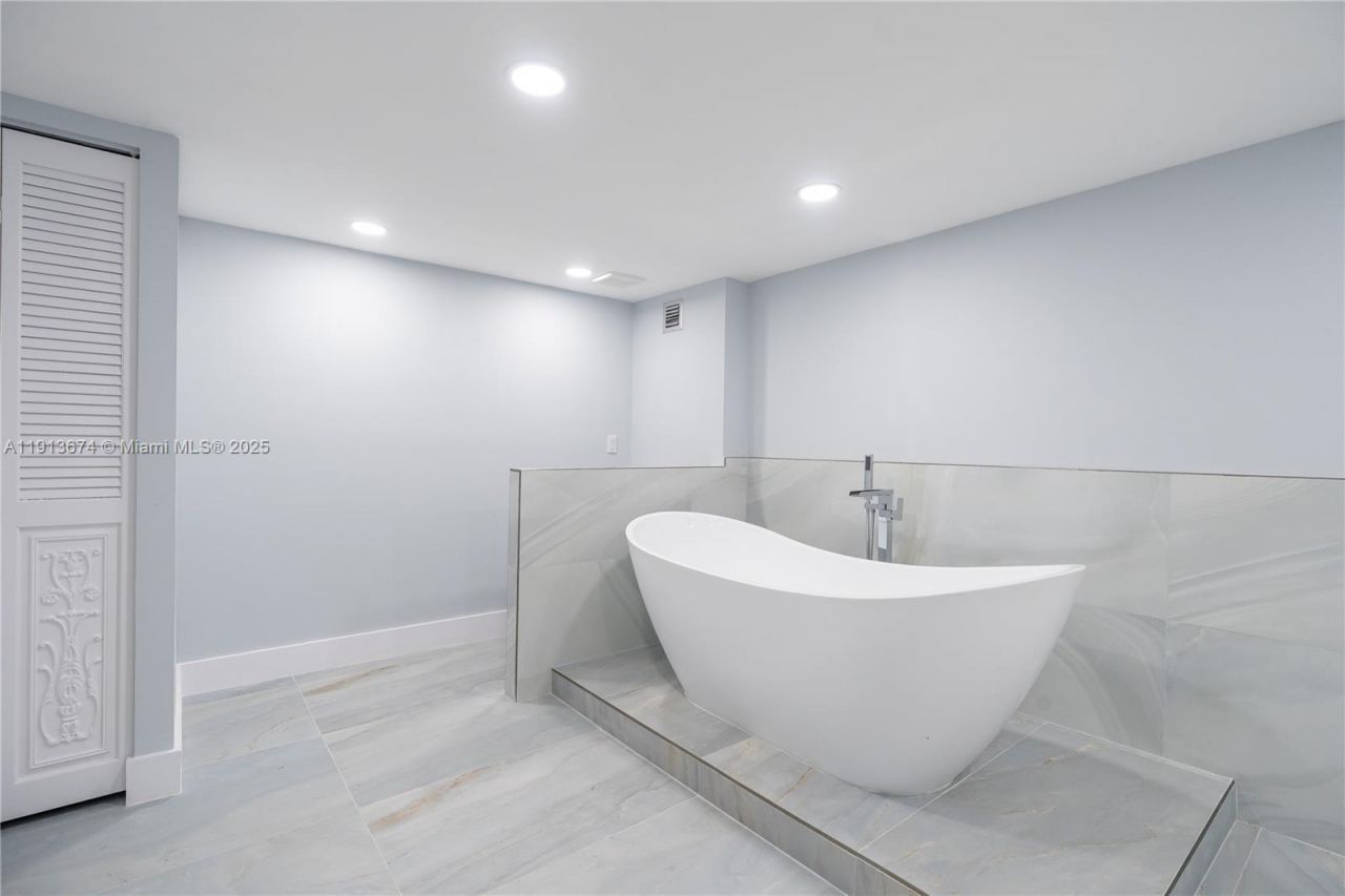 2751 S Ocean Dr, Unit 1008N, Hollywood, FL 33019 Photo