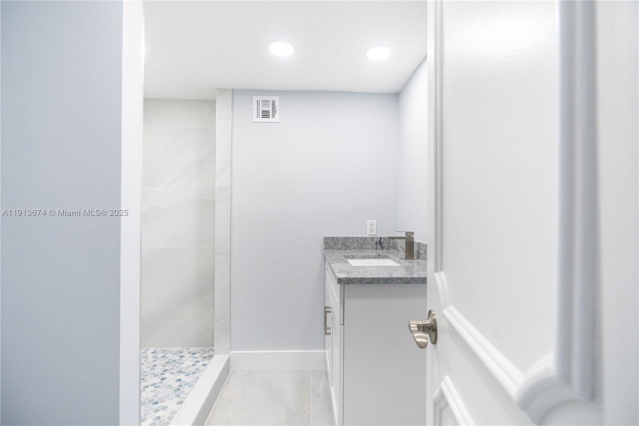 2751 S Ocean Dr, Unit 1008N, Hollywood, FL 33019 Photo