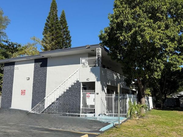 42 SW 14th St, Unit 103, Dania Beach, FL 33004