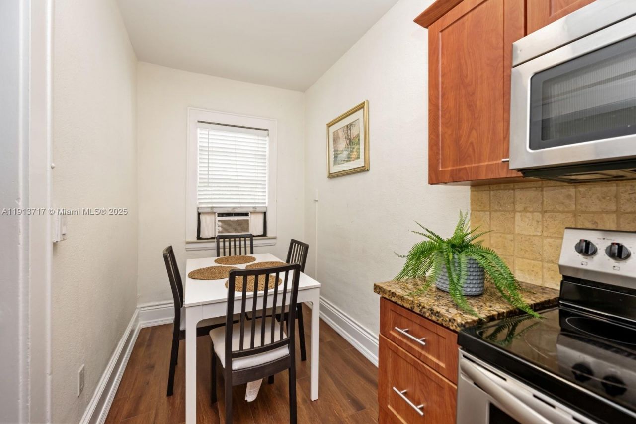 126 Mendoza Ave, Unit 5, Coral Gables, FL 33134 Photo