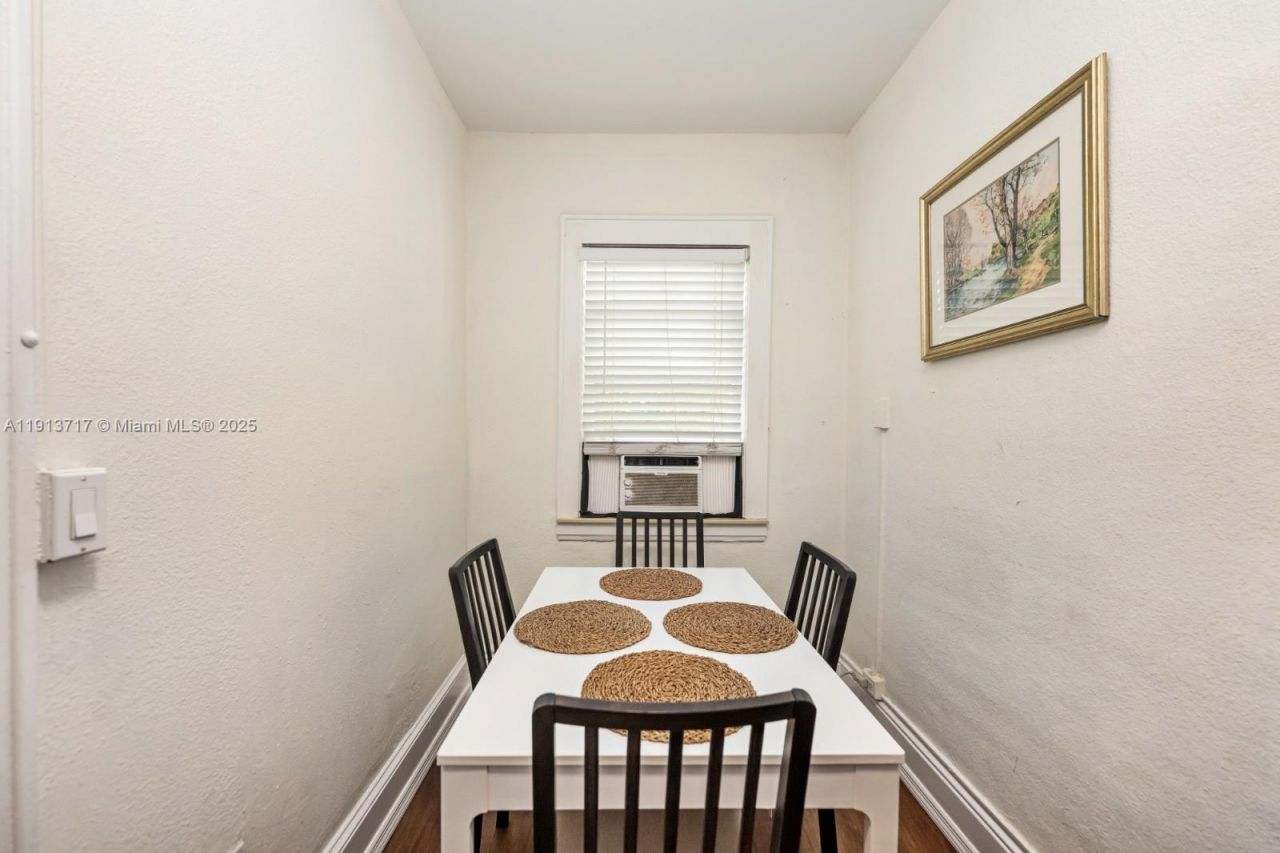 126 Mendoza Ave, Unit 5, Coral Gables, FL 33134 Photo