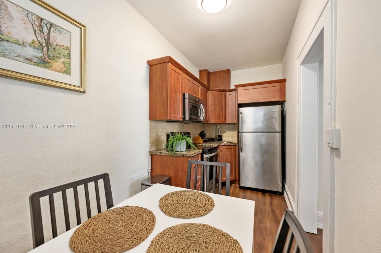 126 Mendoza Ave, Unit 5, Coral Gables, FL 33134 Photo