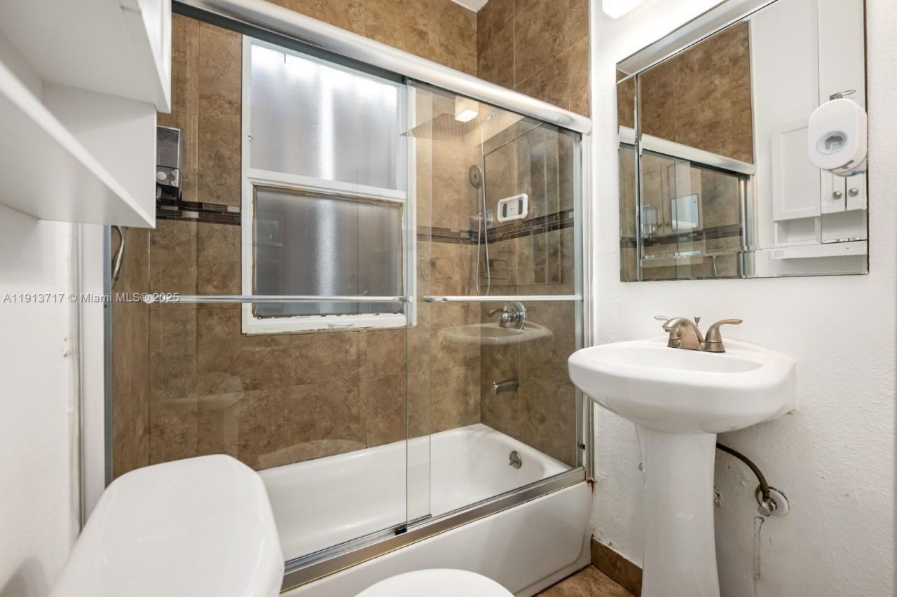 126 Mendoza Ave, Unit 5, Coral Gables, FL 33134 Photo