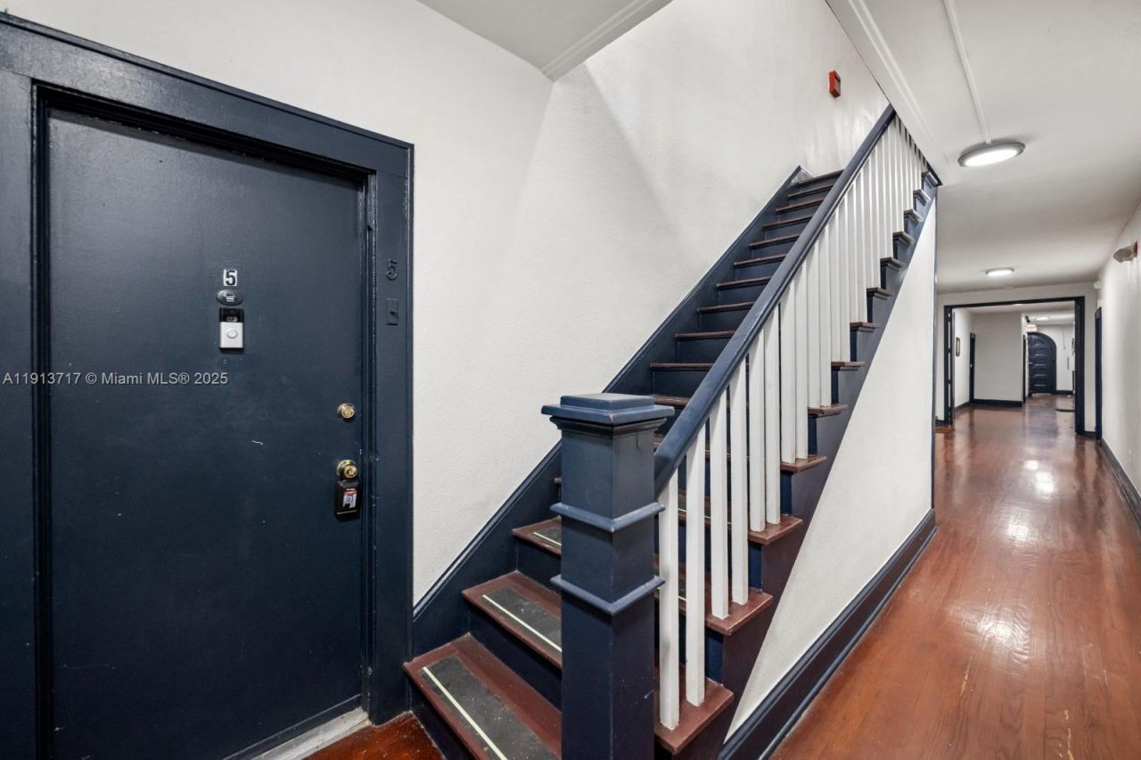 126 Mendoza Ave, Unit 5, Coral Gables, FL 33134 Photo