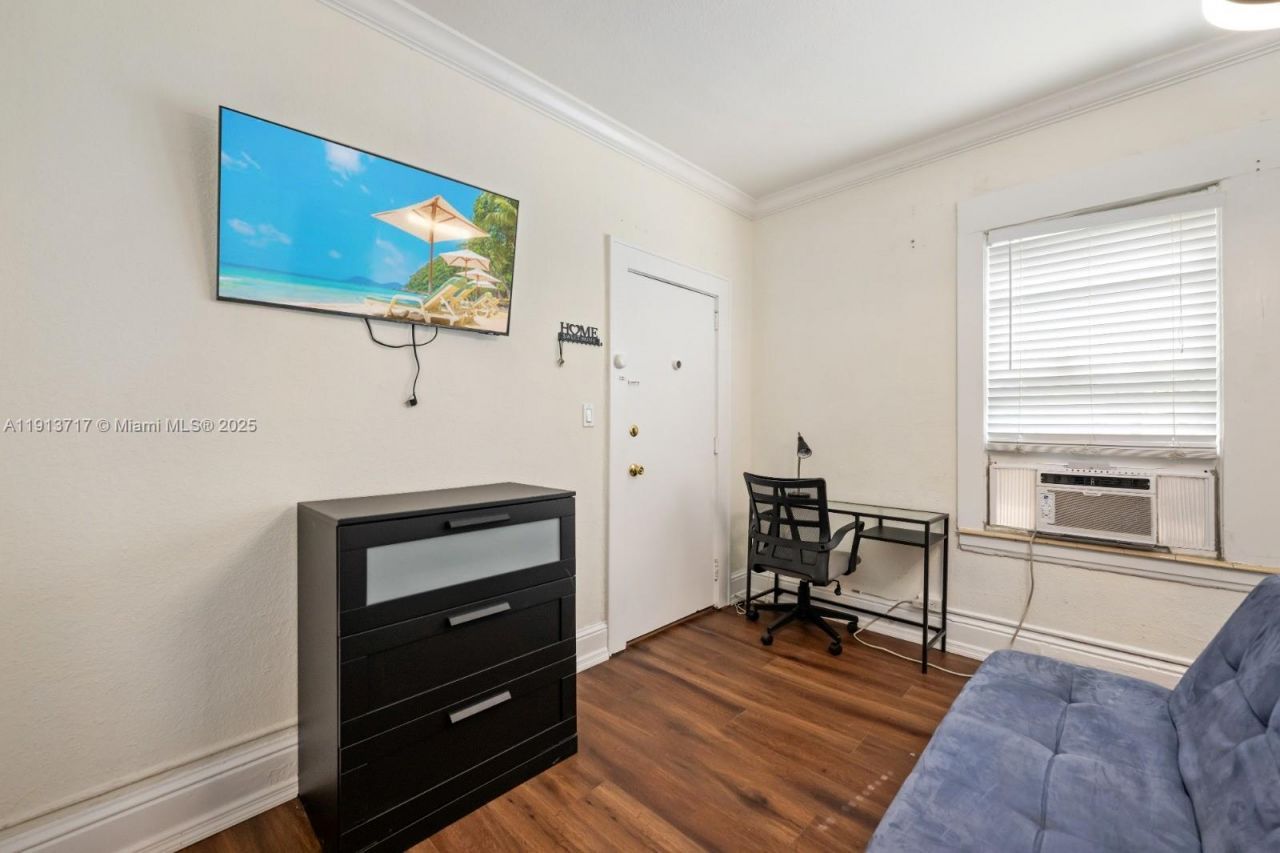 126 Mendoza Ave, Unit 5, Coral Gables, FL 33134 Photo