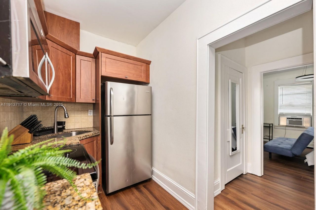 126 Mendoza Ave, Unit 5, Coral Gables, FL 33134 Photo