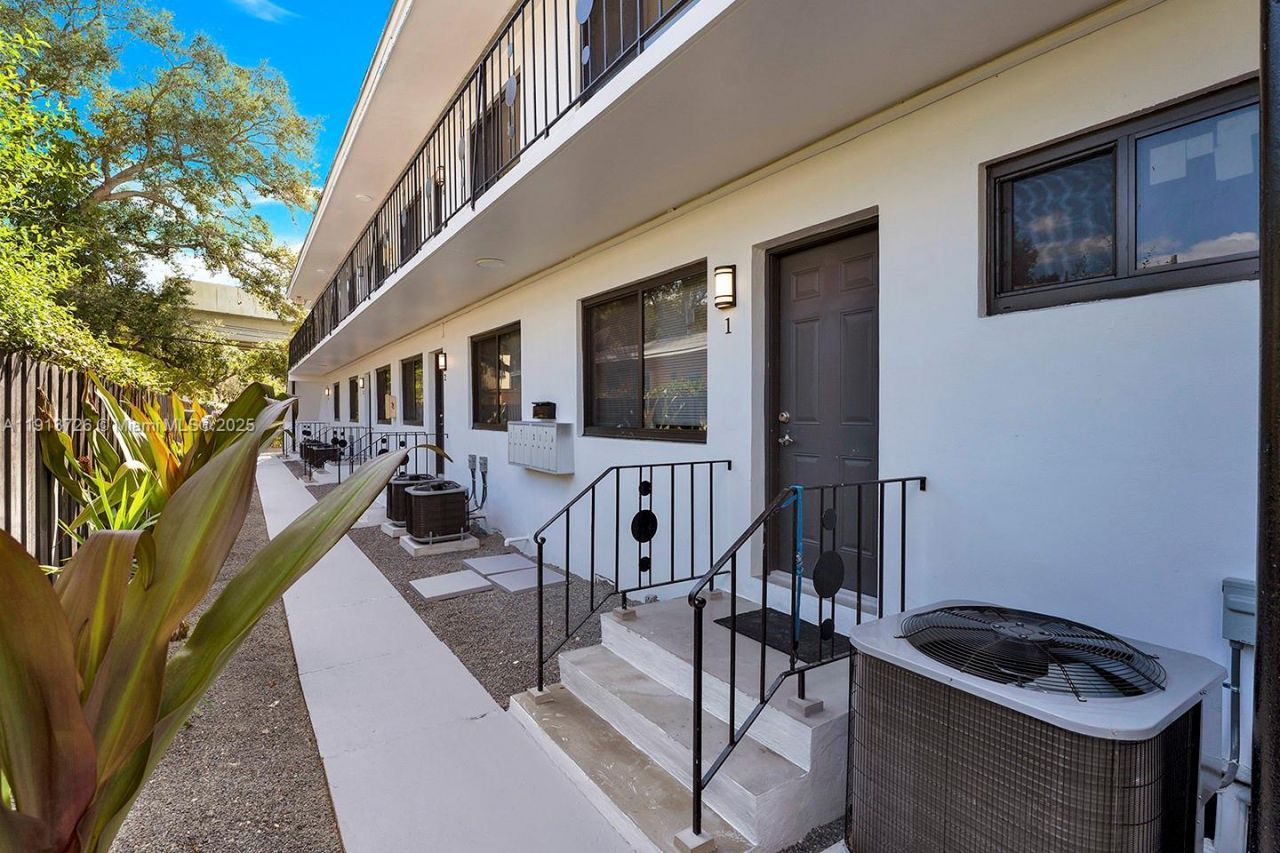 2150 SW 26th St, Unit 5, Miami, FL 33133 Photo