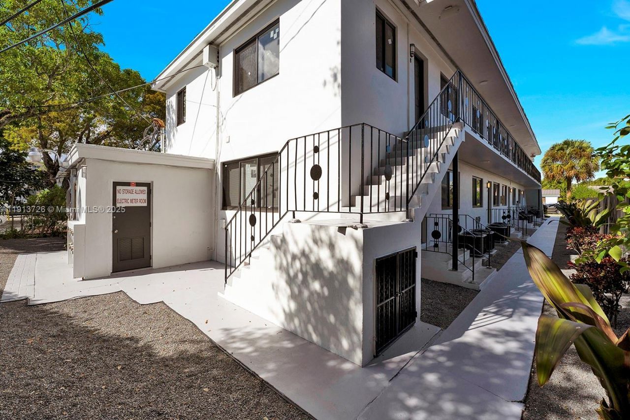 2150 SW 26th St, Unit 5, Miami, FL 33133 Photo