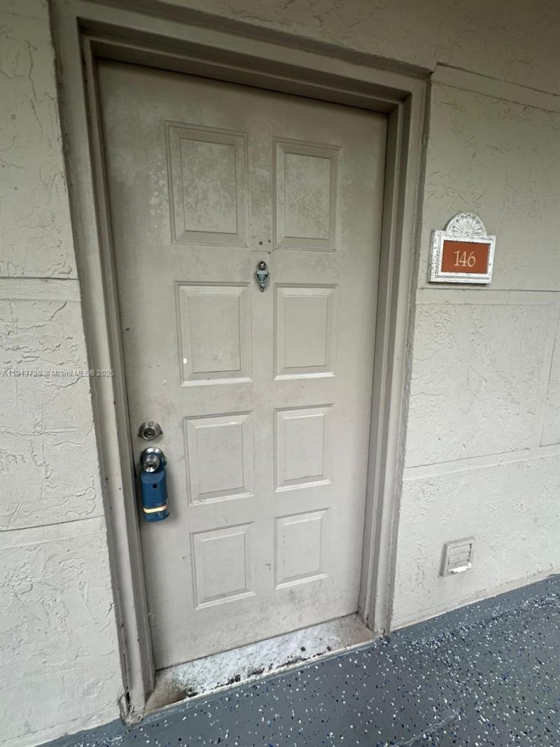 8290 Lake Dr, Unit 146, Doral, FL 33166 Photo