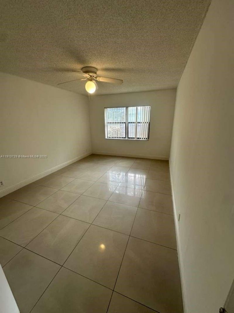 8290 Lake Dr, Unit 146, Doral, FL 33166 Photo